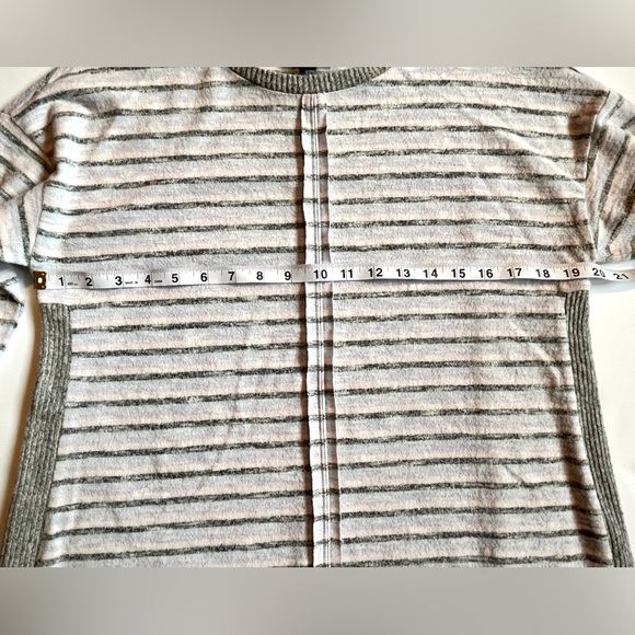 Charlie B Striped Gray and White w Pastel Colors Women’s Sweater Size Small - Picture 12 of 16